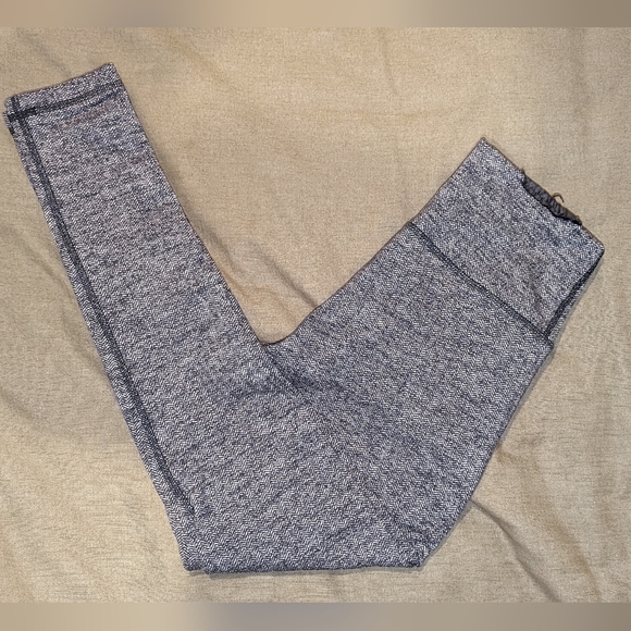 Aritzia - TNA - leggings - Picture 5 of 5